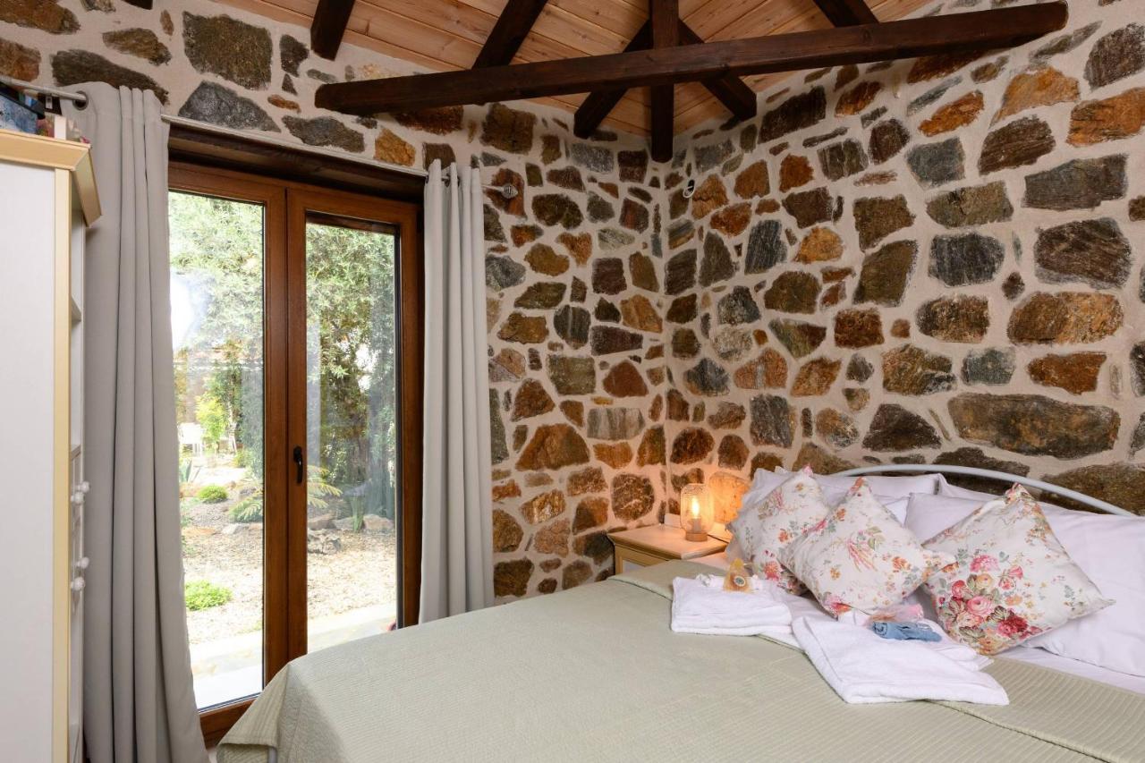 Вилла Eleni'S Stone House Скала-Потамиас Экстерьер фото